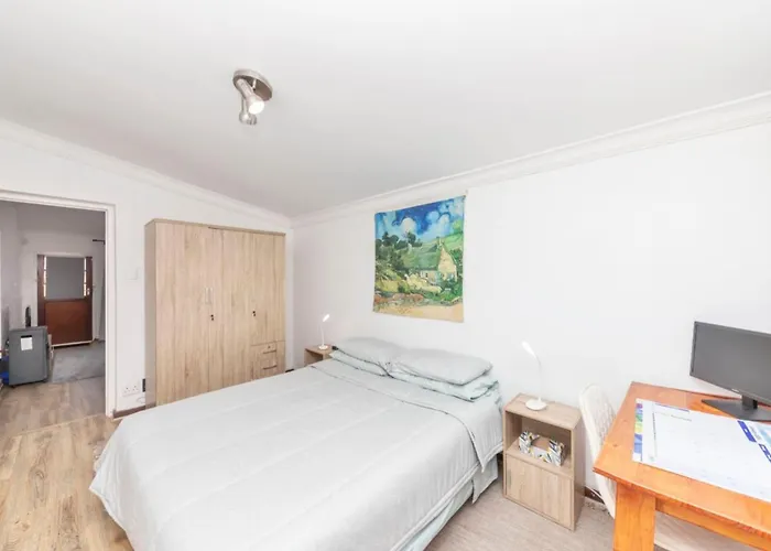 Peaceful 1Bd Flat W Private Gardenrondebosch